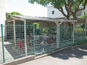 敷地南西側にある駐輪場