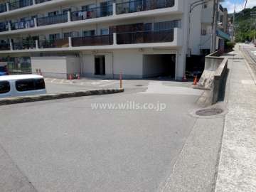 駐車場出入り口