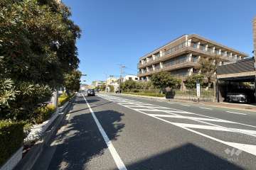 敷地東側の前面道路