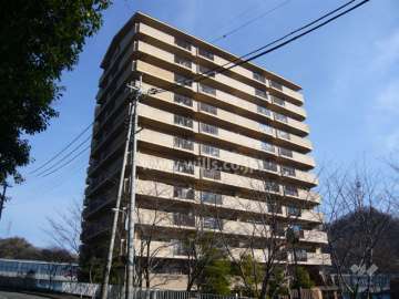 セルヴィオ5番館の外観（南西側から）