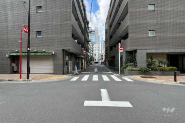 敷地北側の前面道路