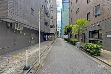 敷地の東側前面道路（北側から）