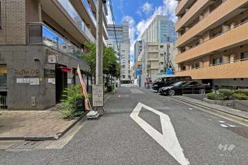 敷地の北側前面道路（東側から）