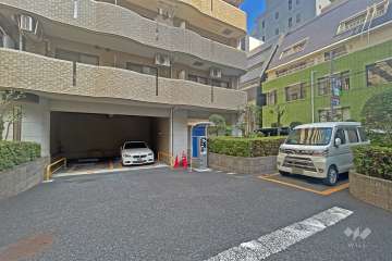 敷地に隣接したパーキング