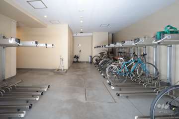 屋内に設けられた駐輪場