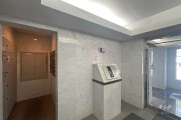 エントランスはオートロック付きです。