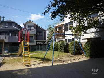 N棟とS棟の間に配置された敷地内の小さな公園