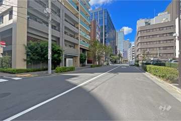 敷地の北側前面道路（東側から）