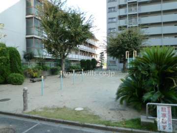 敷地内には公園があります。