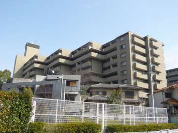 西宮セントポリア 1号棟の外観（西側から）