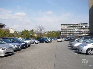 敷地内平面駐車場