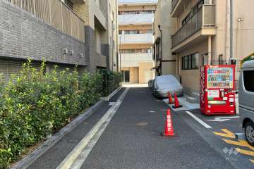 敷地の北側前面道路（東側から）