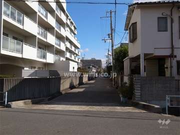周辺は区画の整った住宅地です。