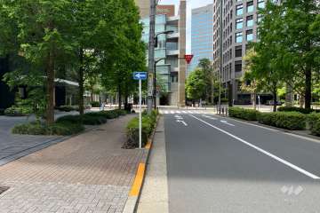 敷地東側の前面道路