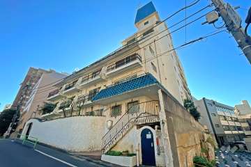 秀和富士見町レジデンスの外観（北東側から）