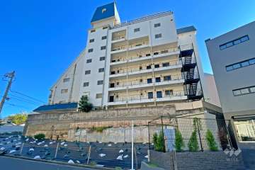 秀和富士見町レジデンスの外観（北西側から）