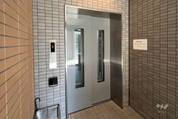 駐輪場へのエレベーター