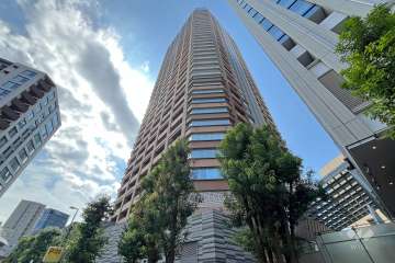 プラウドタワー千代田富士見の外観（北東側から）