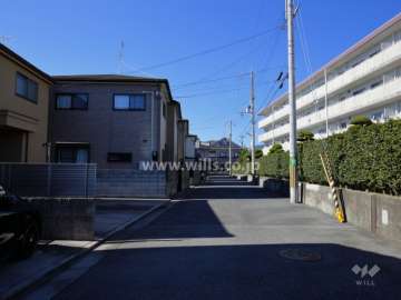 敷地南側の前面道路