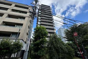 ブランズ六番町の外観（南西側から）