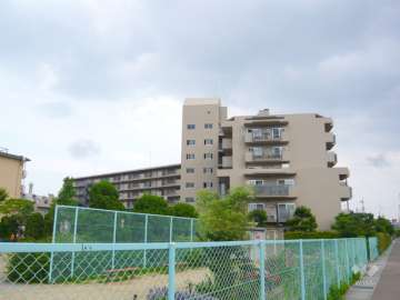 日興甲東園スカイマンションの外観（北西側から）