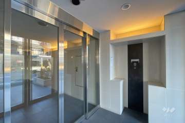 エントランスはオートロック付きです。