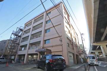 シャンハイツ松輝の外観(北西側から)