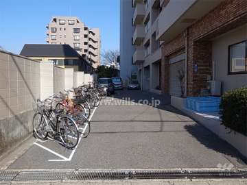 敷地内駐車場と駐輪場