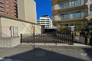 駐車場の出入り口