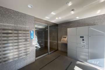 エントランスはオートロック付きです。