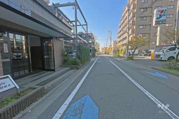 敷地北側の前面道路（東側から）