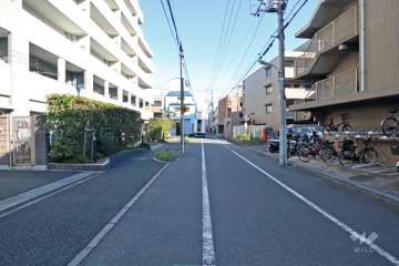 敷地の南側側道路(西側から)