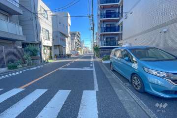 敷地北東側の前面道路　