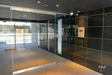 エントランスはオートロック付きです。