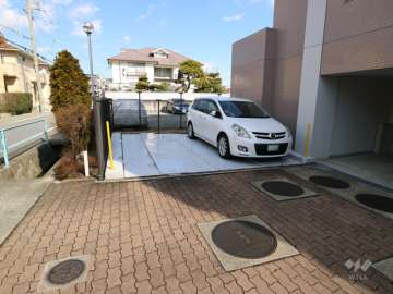 敷地内駐車場(屋内機械式)