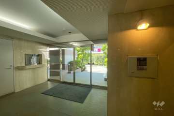 エントランスはオートロック付きです。　