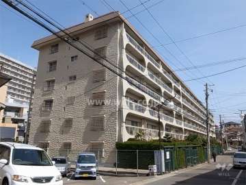 日商岩井甲陽園マンションの外観（南西側から）