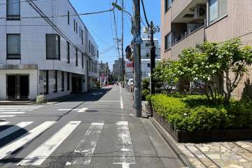 敷地南東側の前面道路