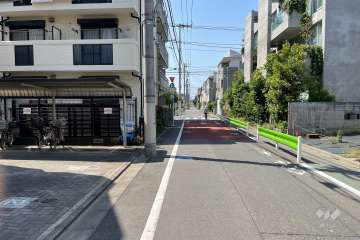 敷地北東側の前面道路