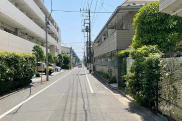 敷地南東側の前面道路
