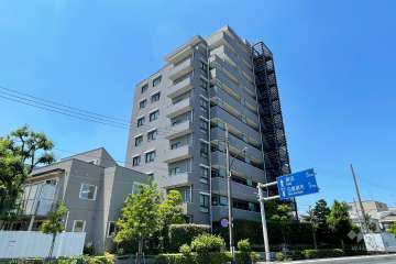 東急ドエルアルス鵜の木イーストコートの外観（南東側から）