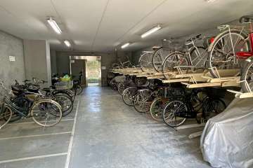 屋内に設けられた駐輪場