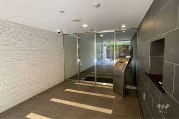 エントランスはオートロック付きです。