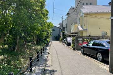 敷地北側の前面道路