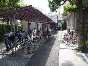 エントランス前の駐輪場