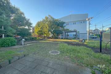 敷地北側にある『下丸子余情公園』