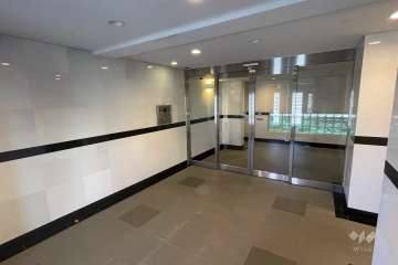 エントランスはオートロック付きです。