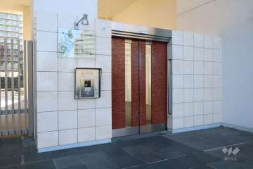 エントランスはオートロック付きです。