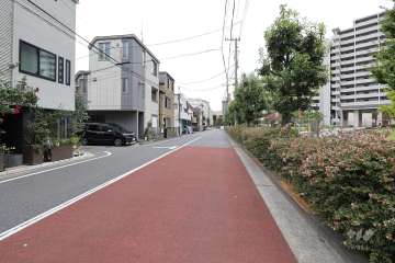 敷地北東側の前面道路　