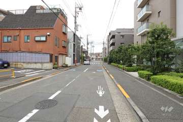 敷地北東側の前面道路